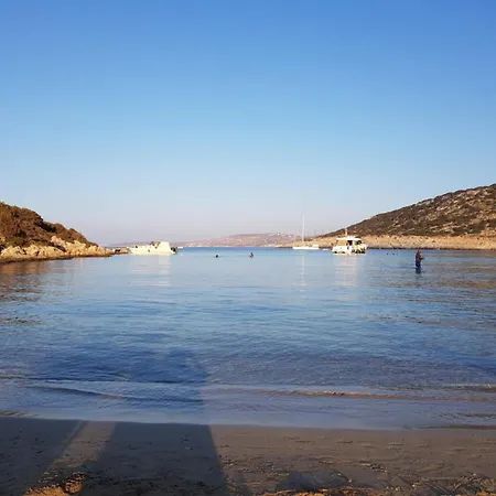 Glaros شقة فندقية 3*